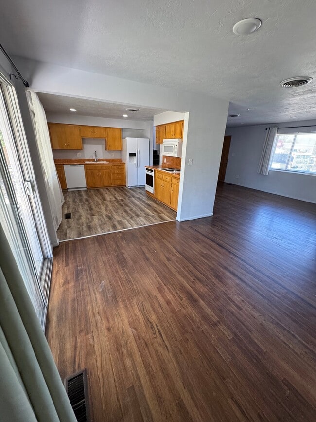Building Photo - 397 Isgreen Cir