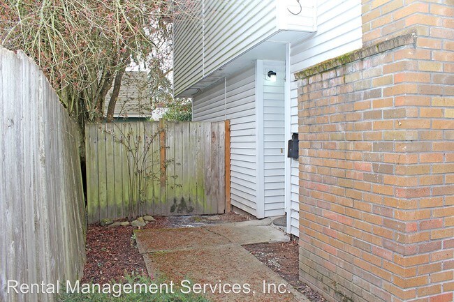 Building Photo - 5555-5557 SW Lombard Ave