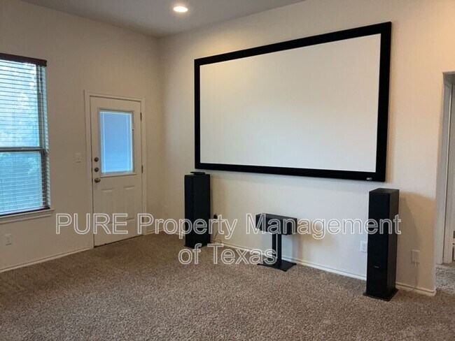 Foto del edificio - 2105 Town Centre Dr