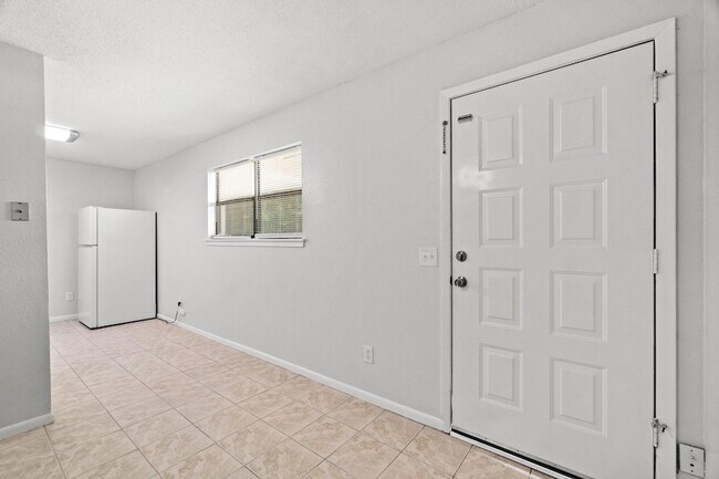 Foto del edificio - 248 Four Mile Rd