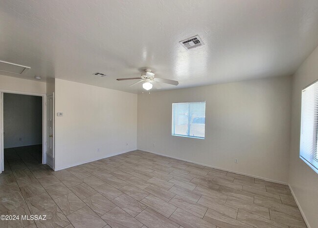 Building Photo - 7983 E Escalante Rd