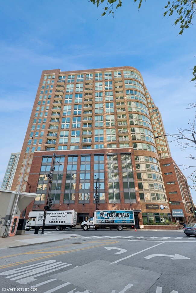Building Photo - 600 N Kingsbury St