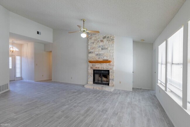 Building Photo - 4 br, 2 bath House - 2605 Buckeye Trl