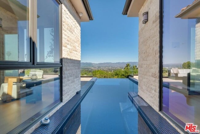 Building Photo - 3116 Elvido Dr