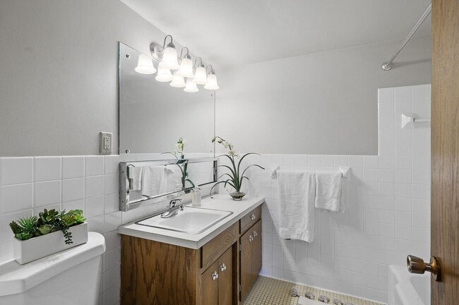 Building Photo - Imperial Heights Apartments