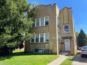Building Photo - 1725 Dodge Ave