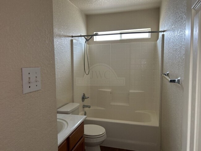 Foto del edificio - 1600 Dugger Cir