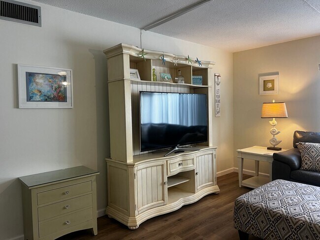 Building Photo - 2BD/1BA on Venice Island