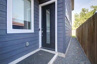 Building Photo - 5113 Hershe St