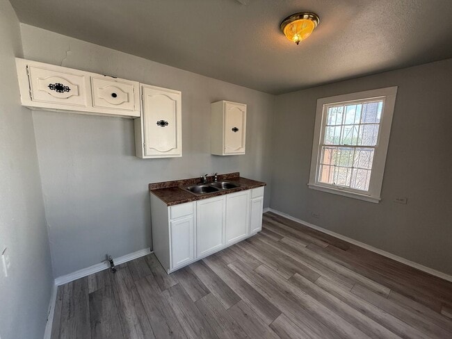 Foto del edificio - 3003 Venus St