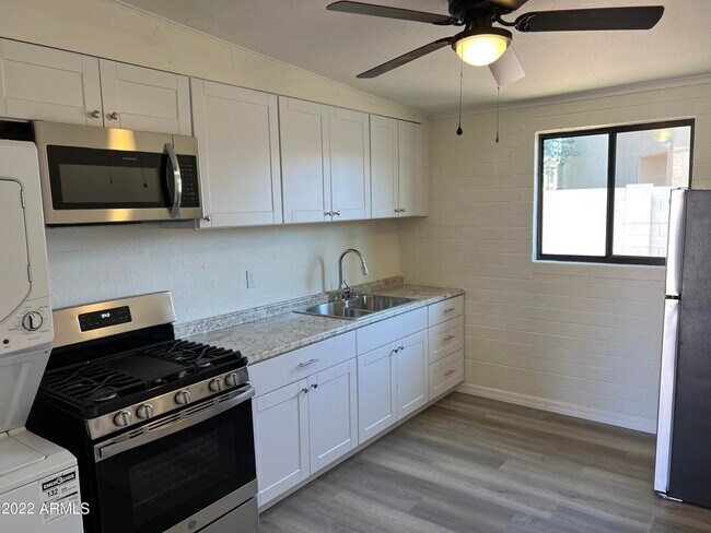 Building Photo - 5747 S 34th Pl