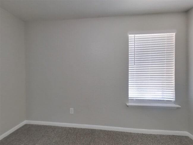 Building Photo - 46 Shimmer Pond Pl