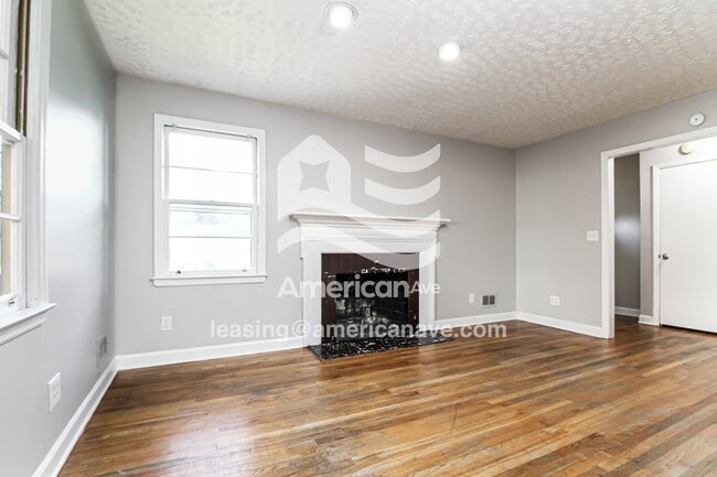 Building Photo - 1619 B Ave