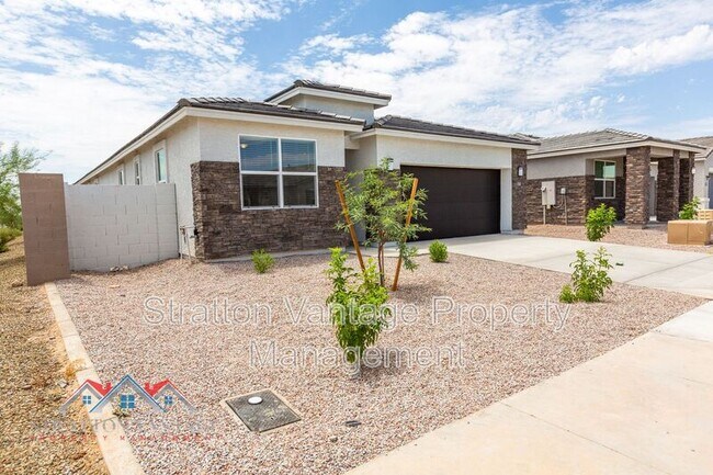 Foto del edificio - 15537 W Smoketree Dr