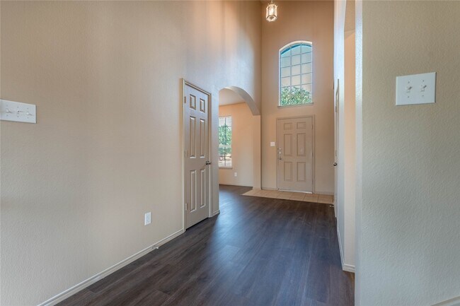 Building Photo - 5765 Sapphire Pool Trail