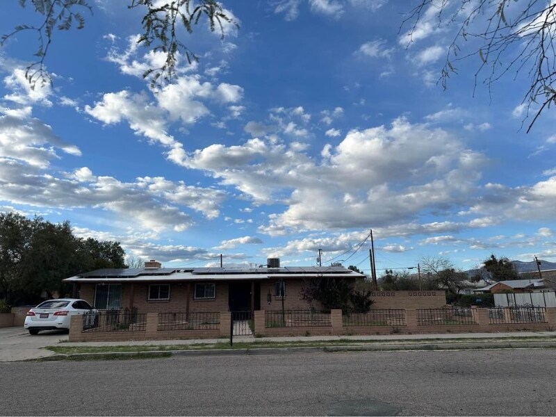 Foto principal - 908 W Alameda St