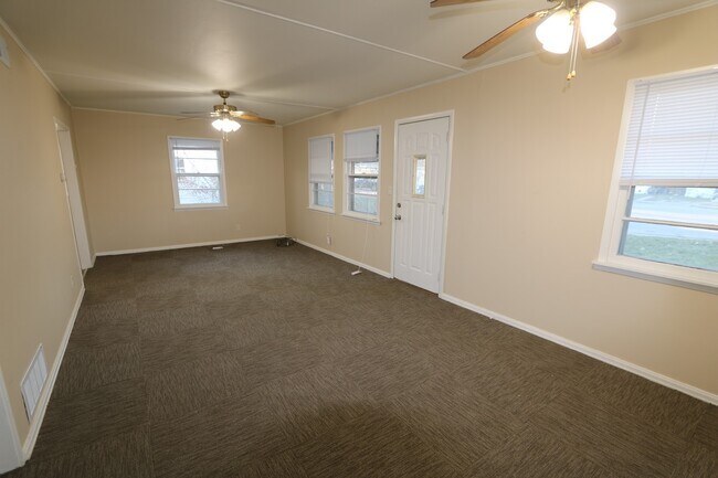 Foto del edificio - 122-124-124 Melrose Ct