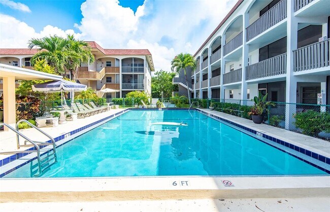 Foto del edificio - 651 Pine Dr