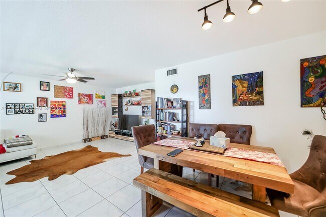 Foto del edificio - 541 Blue Heron Dr