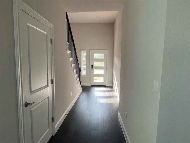 Foto del edificio - 15501 Ellinger Dr