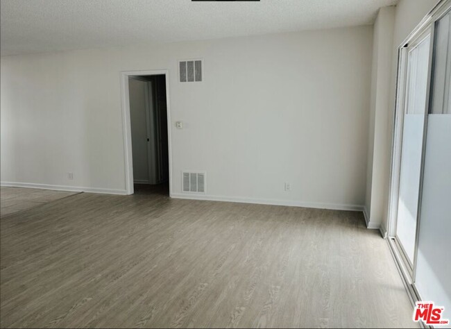 Building Photo - 1261 Laurel Ave