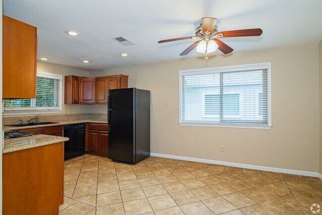 Interior Photo - Campus Court