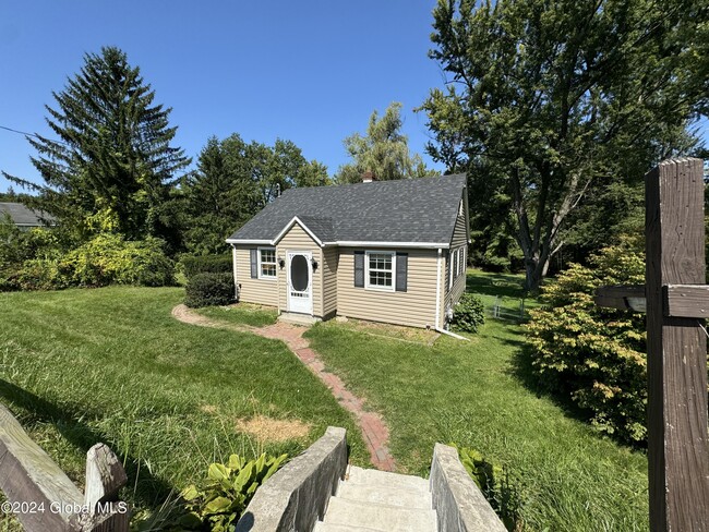 Building Photo - 261 Whiteview Rd