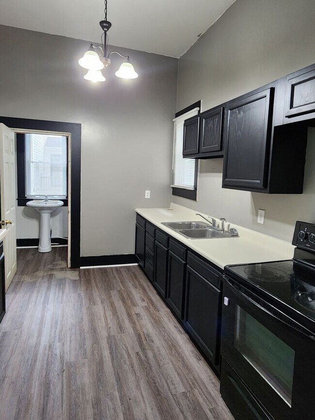 Foto del edificio - 2 Bedroom 1 bath duplex