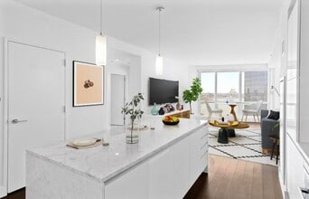 Building Photo - 77 Hudson St