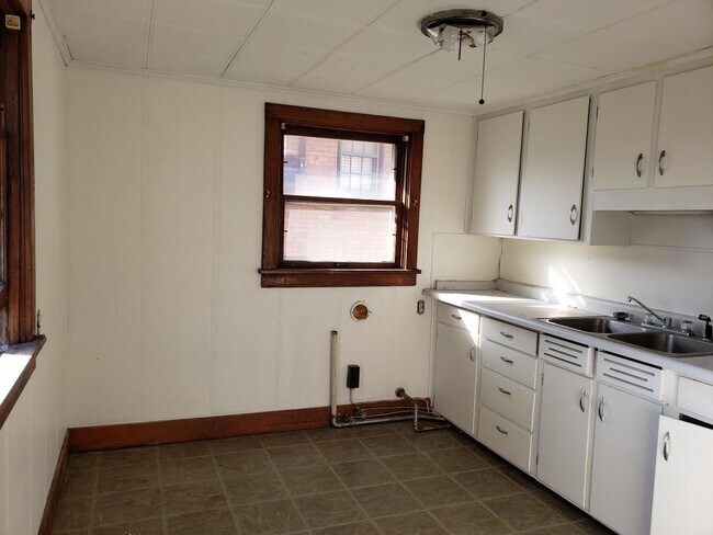 Building Photo - 209 N Pearl St