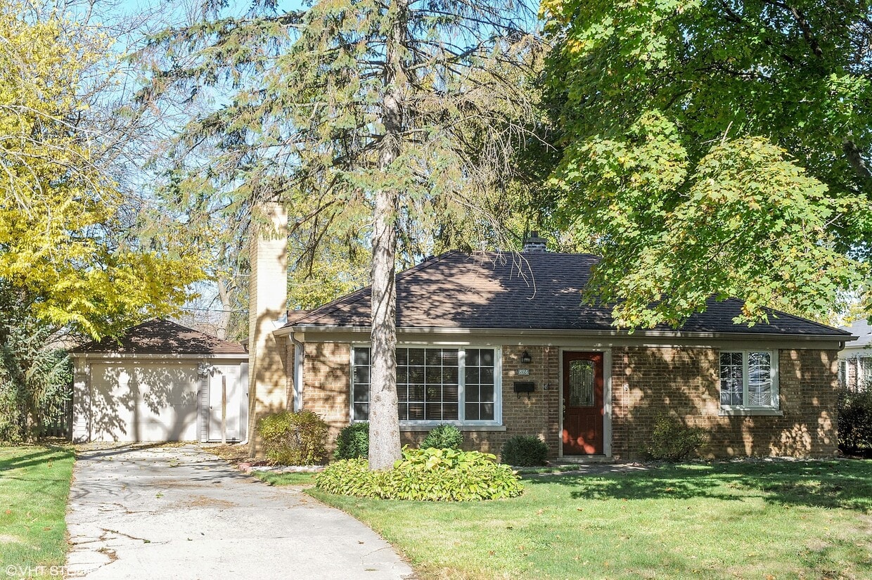 Primary Photo - 824 E Rockland Rd
