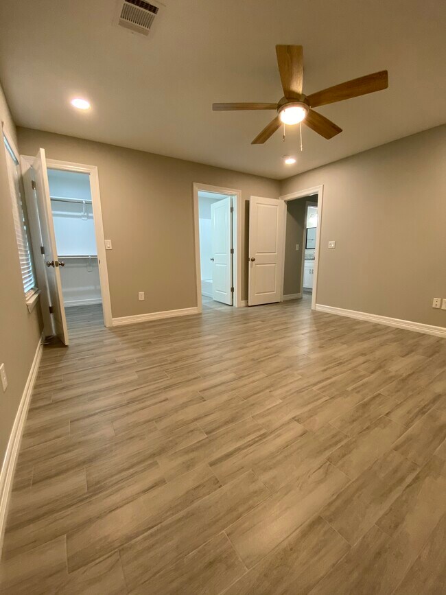 Master Bed - 5600 A Georgia Ave