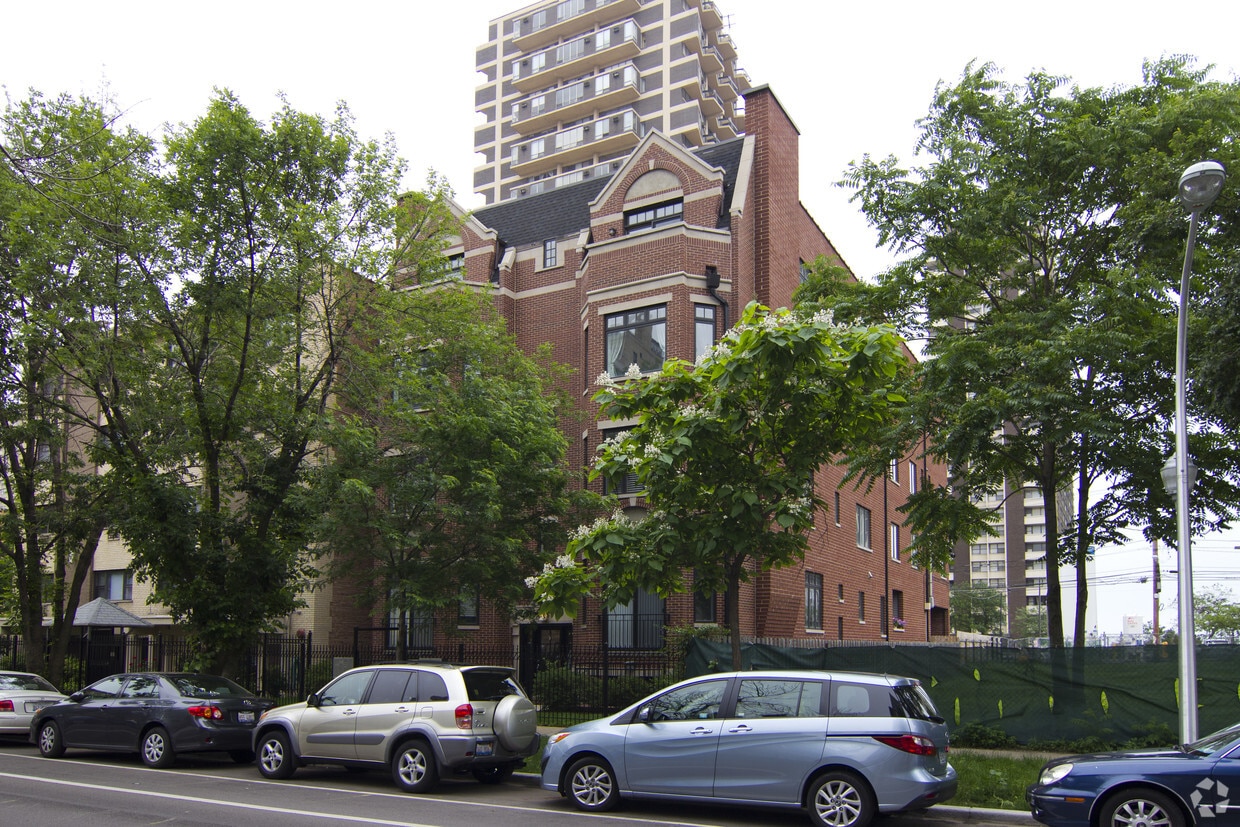 6161 N Kenmore Ave, Chicago, IL 60660 6161 N Kenmore Ave Chicago, IL