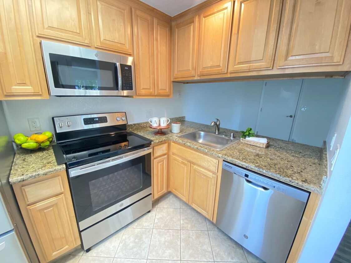 Primary Photo - Advent - Bright & Spacious Three Bedroom H...