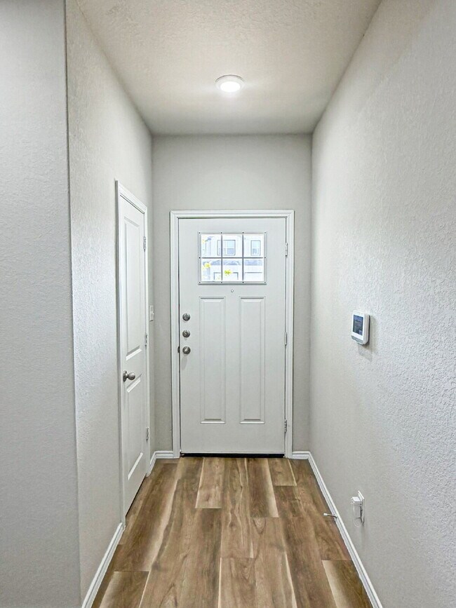 Foto del edificio - 258 Marigold Pl