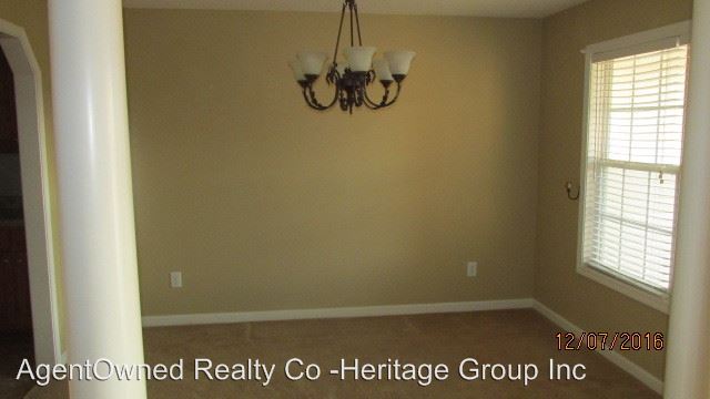 Building Photo - 4 br, 2 bath House - 2145 Hobbit Way