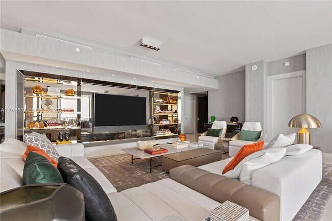 Foto del edificio - 17749 Collins Ave