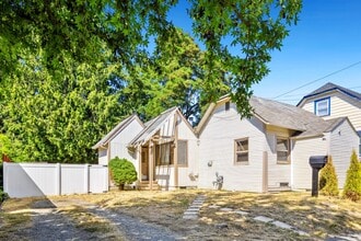 Building Photo - 848 NE 92nd St