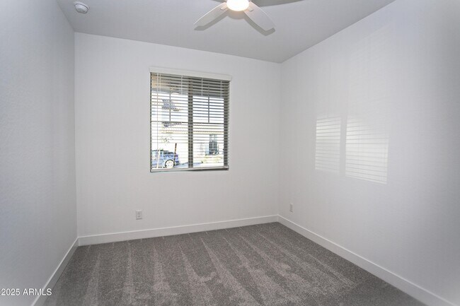 Foto del edificio - 773 W Lark Dr