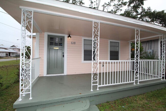 Foto del edificio - 618 N B St