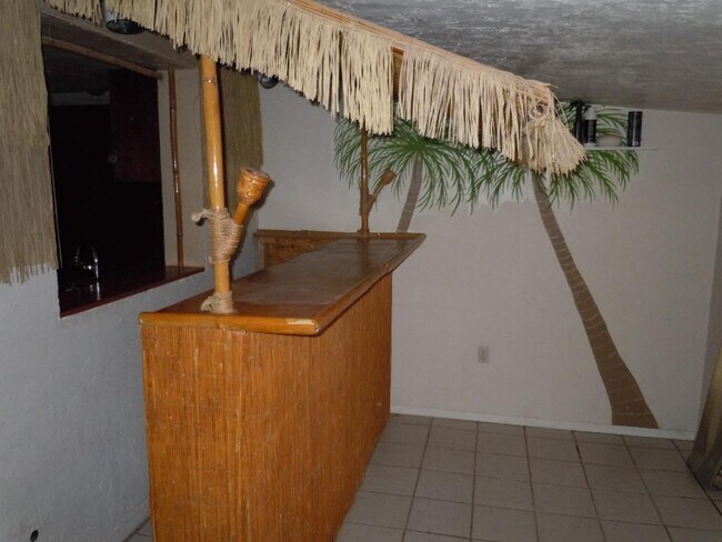 Building Photo - 520 E Judi Dr