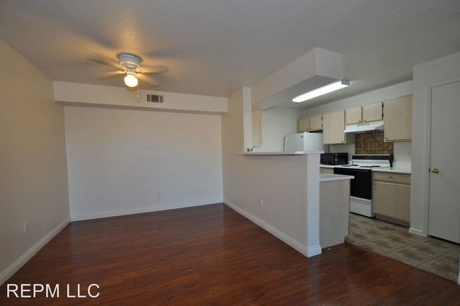 Building Photo - 8108 W Flamingo Rd