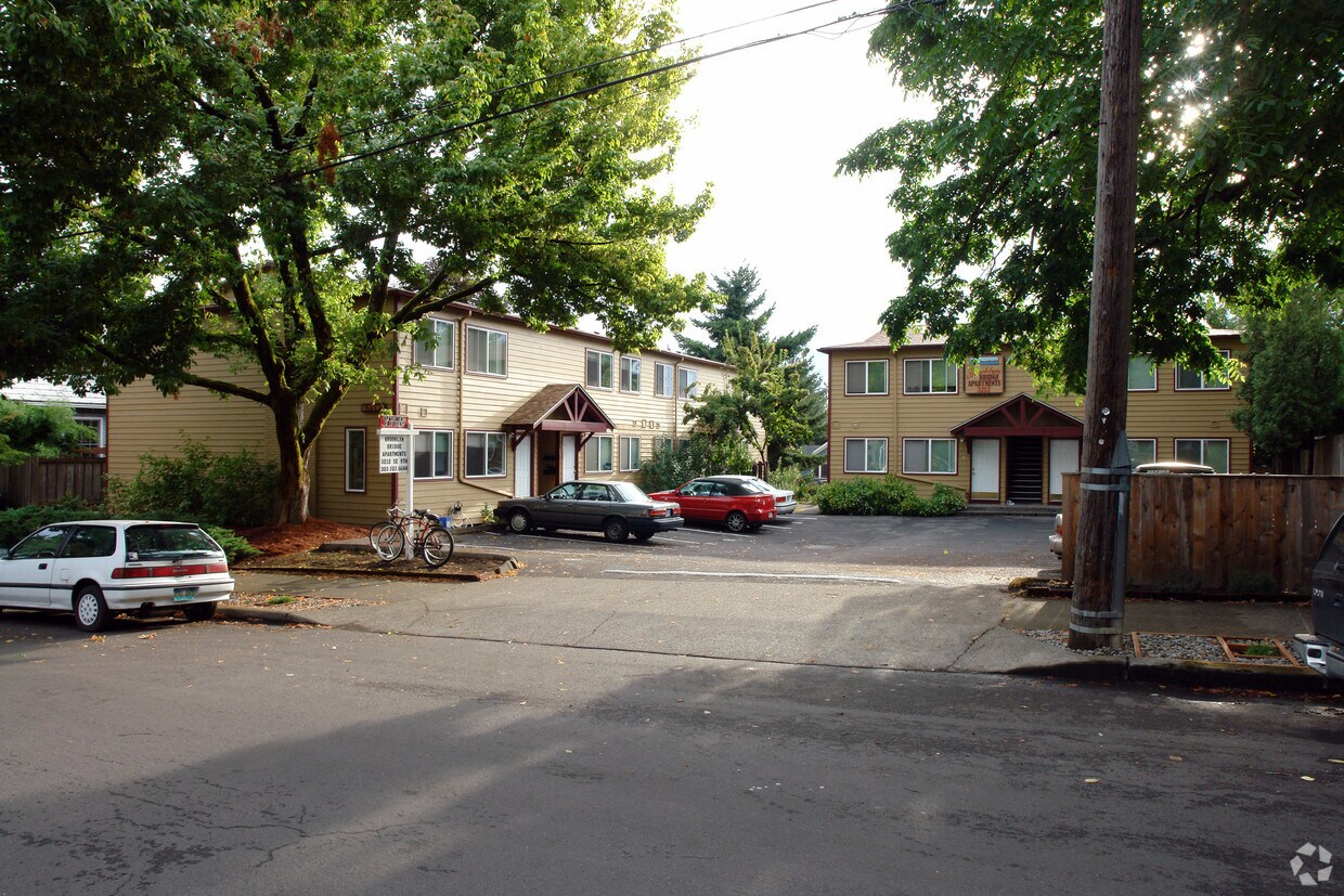 Primary Photo - 3132-3212 SE 9th Ave