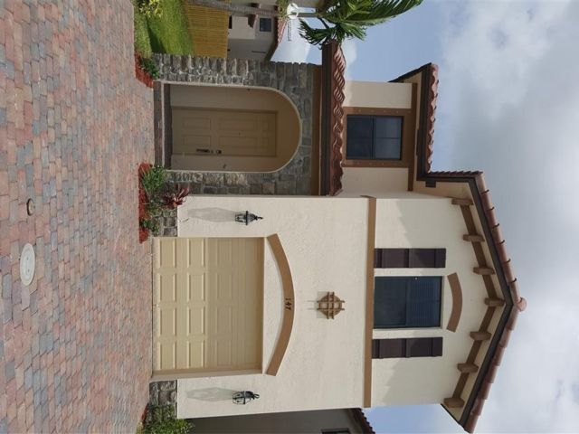 Foto principal - 147 NE 37th Rd