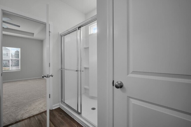 Building Photo - Great location in Richmond Hill