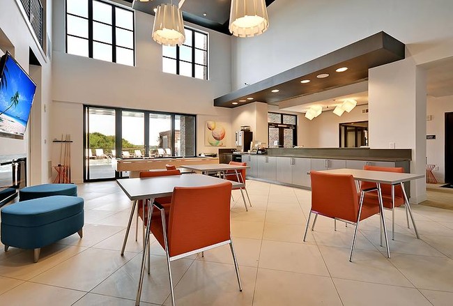 Casa club 930 NoMo - 930 NoMo