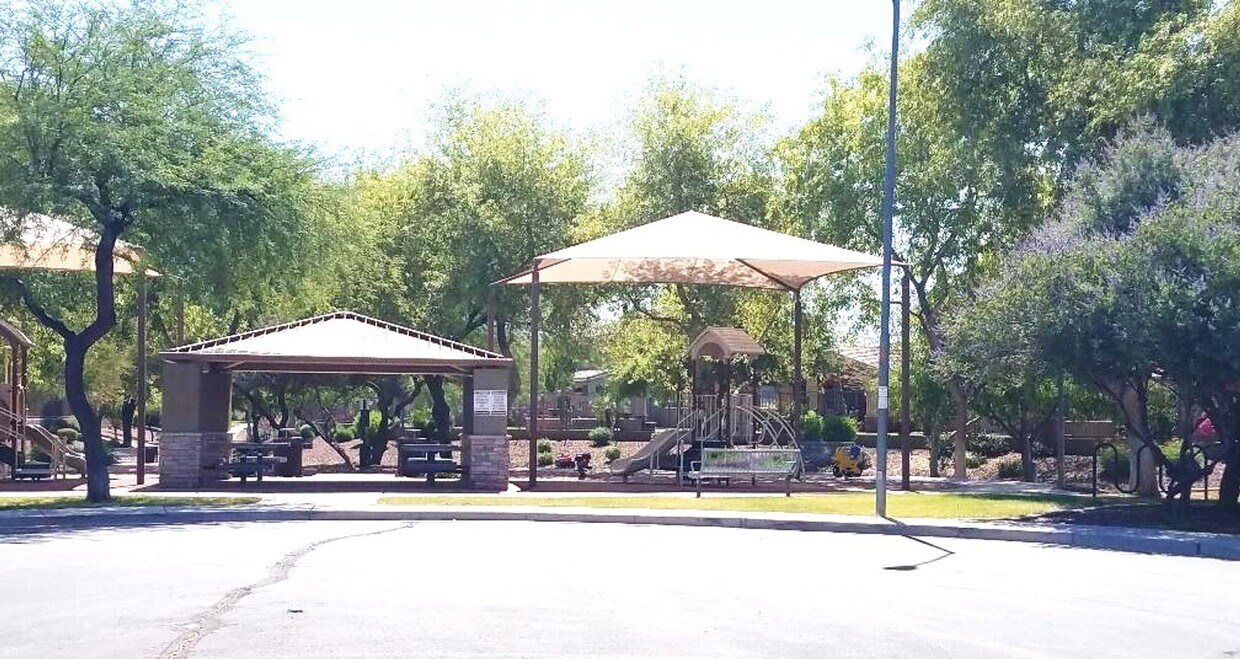 3-bedroom, 2-bath home with a 2-car tandem garage FREE RENT OAC - 3-bedroom, 2-bath home with a 2-car tandem garage FREE RENT OAC