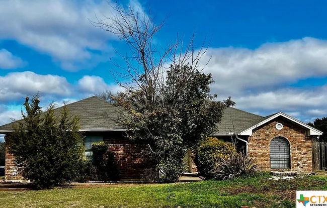 Building Photo - 901 Kelso Dr