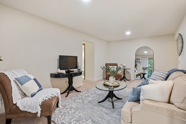 Building Photo - York Creek Apartments