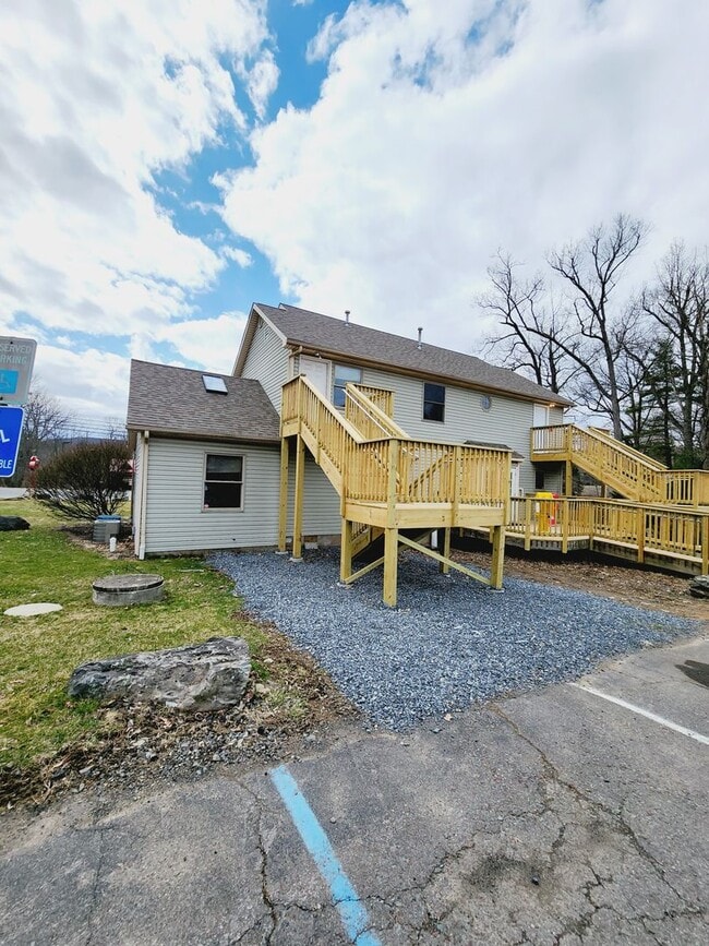 Building Photo - 1811 Route 611